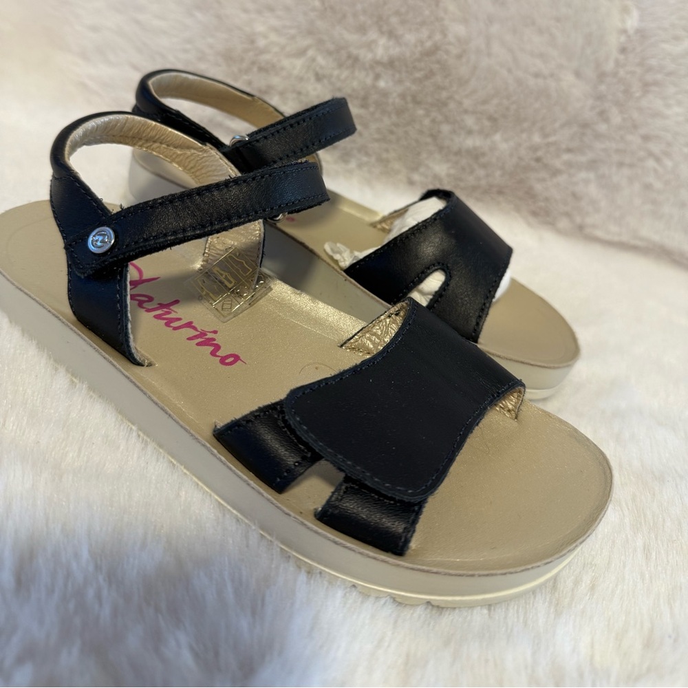 Leather sandals Naturino. New